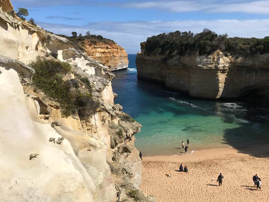 From Melbourne: Great Ocean Road Boutique Tour in Reverse - Seeing the Twelve Apostles before the coach crowds