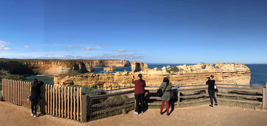 From Melbourne: Great Ocean Road Boutique Tour in Reverse - Gibson Steps, Loch Ard Gorge, and the Razorback
