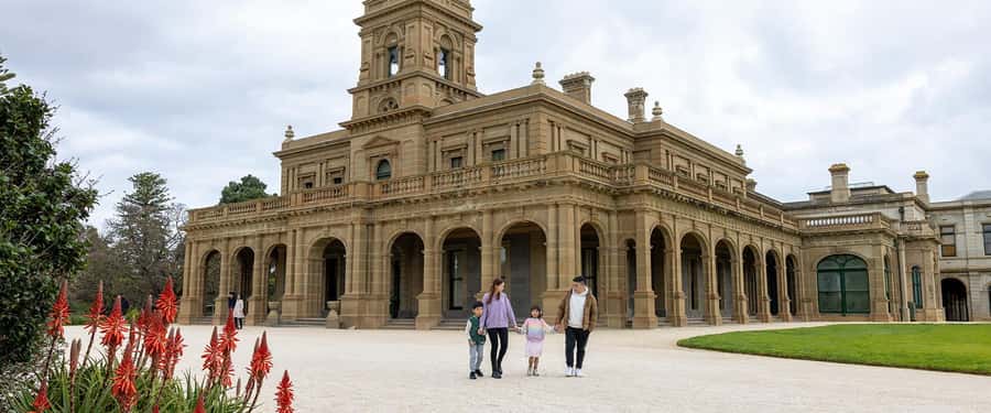 From Melbourne: Werribee Open Range Zoo & Werribee Mansion - Free time for talks, food and animal encounters