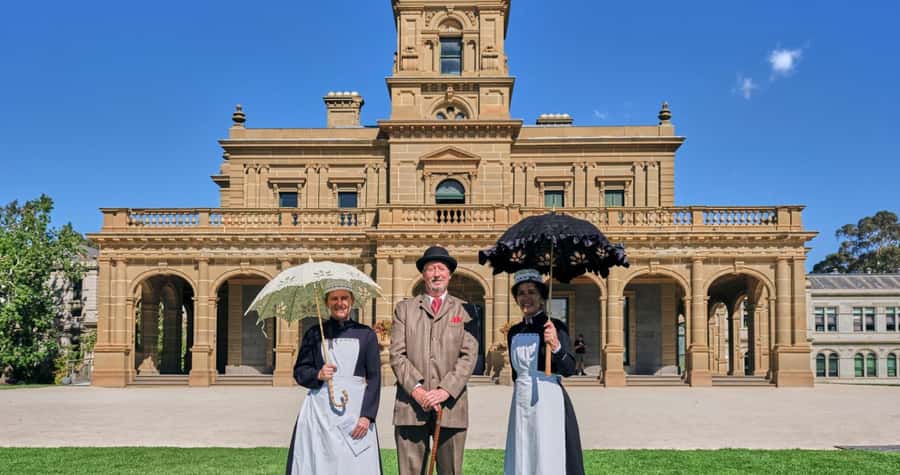 From Melbourne: Werribee Open Range Zoo & Werribee Mansion - Meeting Rick in central Melbourne