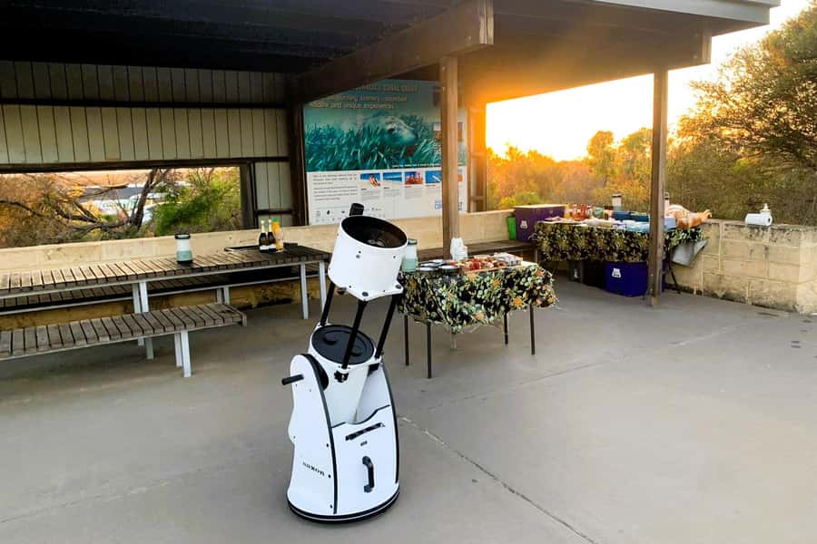 From Perth: Pinnacles Sunset and Stargazing Tour with Dinner - A picnic dinner with wine under the sky