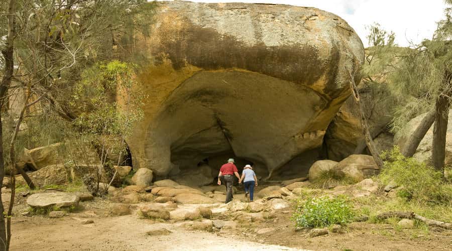 From Perth: Wave Rock, York and Aboriginal Cultural Tour - Mulka’s Cave and the Aboriginal story