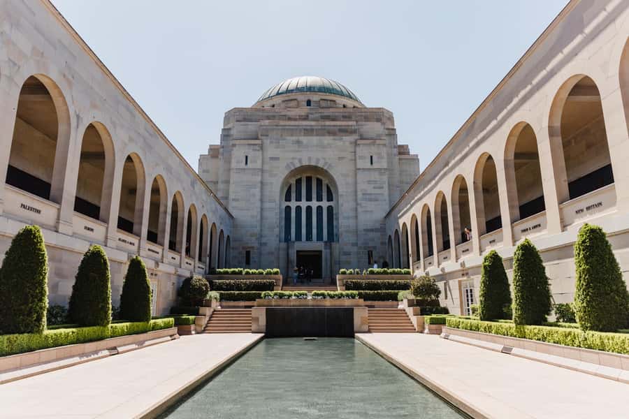 From Sydney: Canberra Day Tour - Lunch and the National Museum of Australia