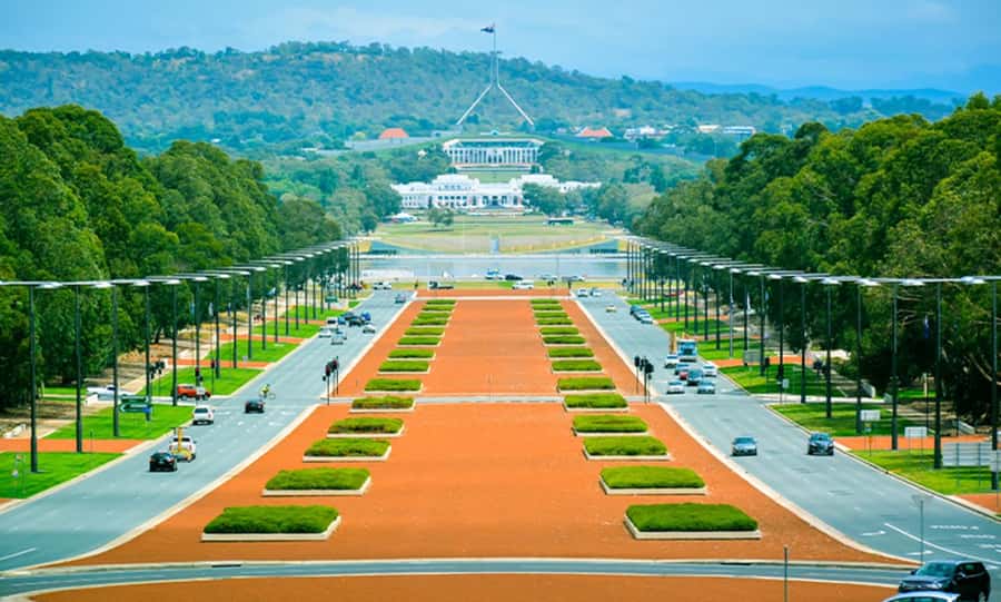 From Sydney: Canberra Floriade Festival Includes Lunch - Lunch at Star Buffet keeps the schedule simple