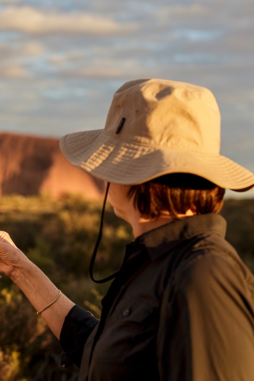 From Yulara: Uluru Tour and Sunset BBQ - Heat, flies, and the pace of the day