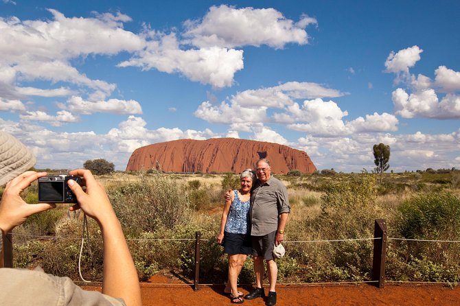 Full Uluru Base Walk at Sunrise Including breakfast - The value of a small-group guide