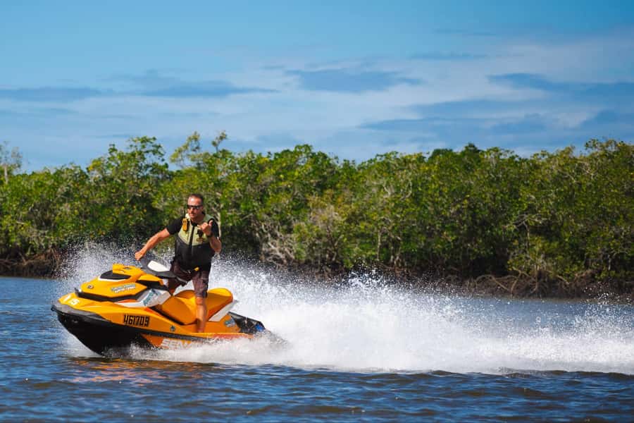 Gold Coast: 30-Minute Jet Ski - No Slow Zones - Free Photos - The guide and the group setup