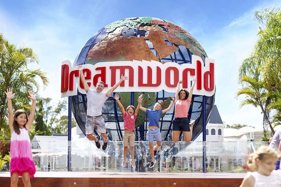 Gold Coast: Dreamworld 1-Day Entry Ticket - Meeting the tigers at Tiger Island