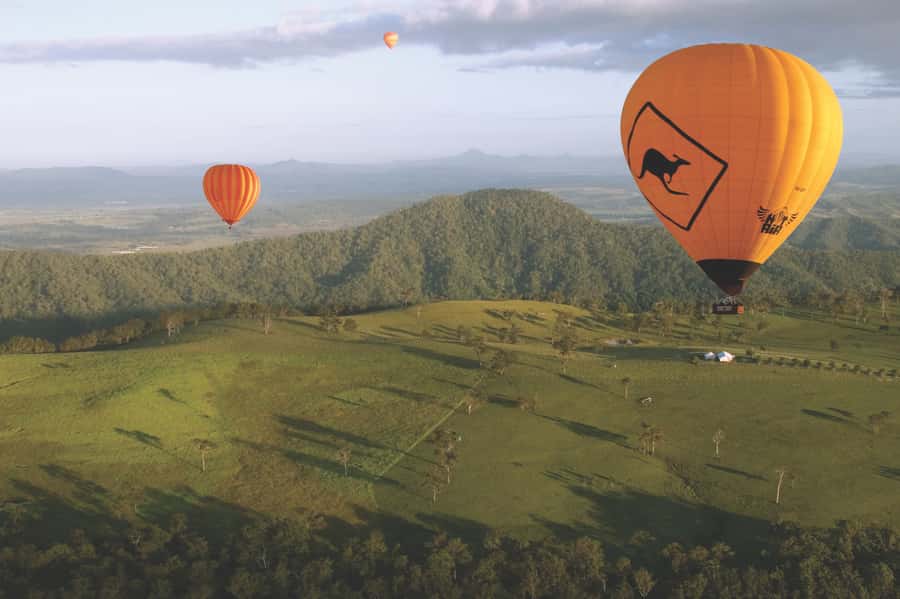Gold Coast: Hot Air Balloon Flight and Vineyard Breakfast - How the crew shapes the morning