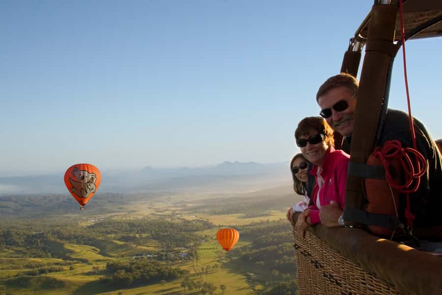Gold Coast: Hot Air Balloon Flight, Sparkling Wine & Photos - The crew makes the morning easier