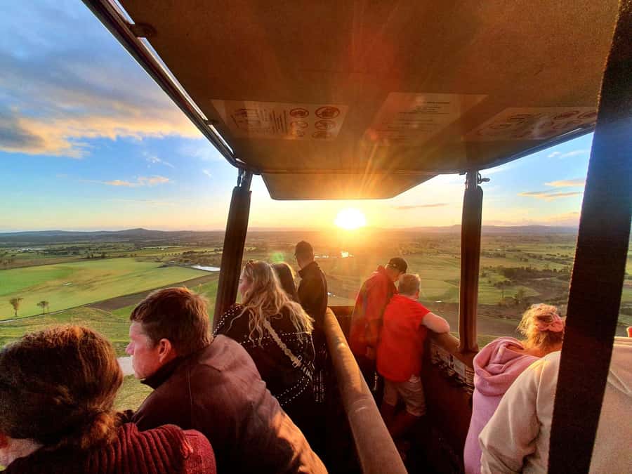 Gold Coast: Hot Air Balloon Flight, Sparkling Wine & Photos - Who should book this morning?