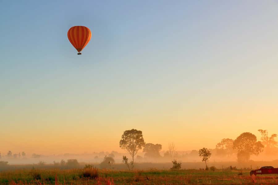 Gold Coast: Hot Air Balloon Flight, Sparkling Wine & Photos - What the balloon basket feels like