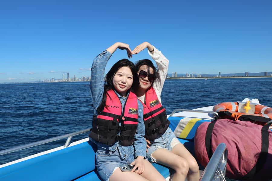 Gold Coast: Parasailing in Surfers Paradise - Photos, weather, and small extras