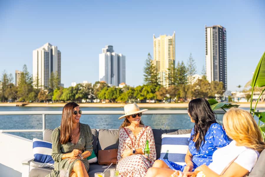 Gold Coast: Sightseeing Cruise with Buffet Lunch - Drinks, service, and the atmosphere onboard