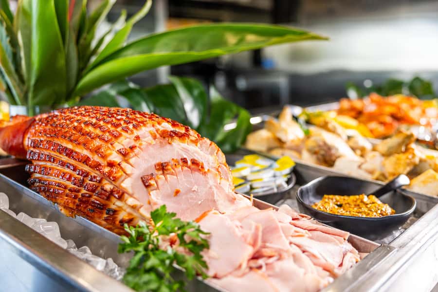 Gold Coast: Sightseeing Cruise with Buffet Lunch - Who should book this experience?