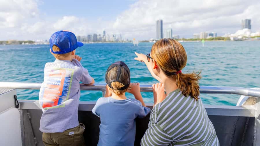 Gold Coast: Sightseeing Hop-on Hop-off Cruise - Sea World: the stop for rides and family plans