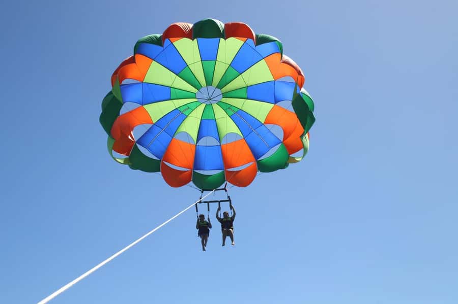 Gold Coast: Surfers Paradise Parasailing with Free Photos - Should you book the parasailing trip?