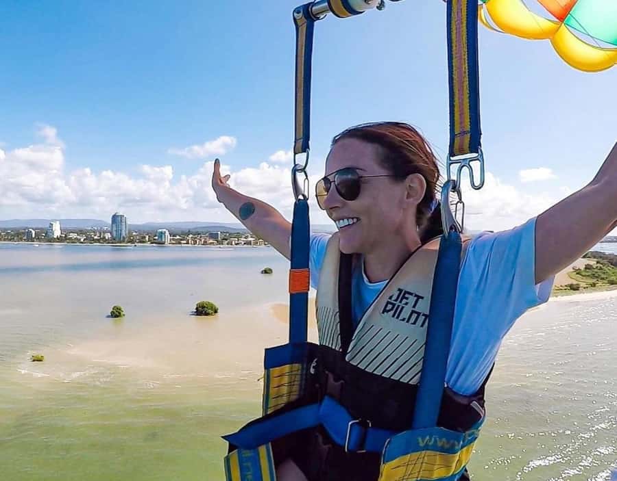 Gold Coast: Surfers Paradise Parasailing with Free Photos - The safety briefing and harness setup