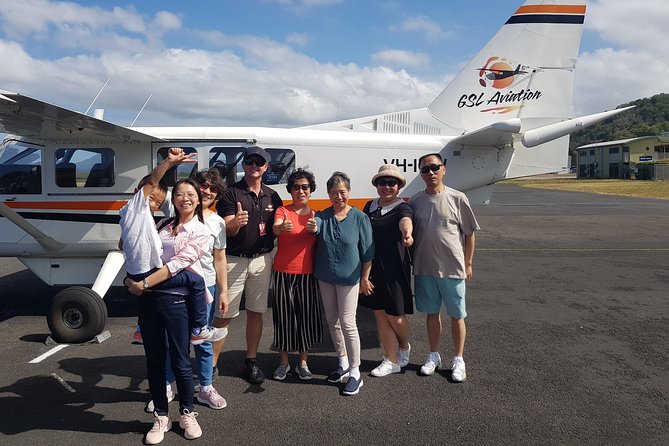 Great Barrier Reef 40 Minute Scenic Flight from Cairns - Reef Hopper - The aircraft, seating, and views