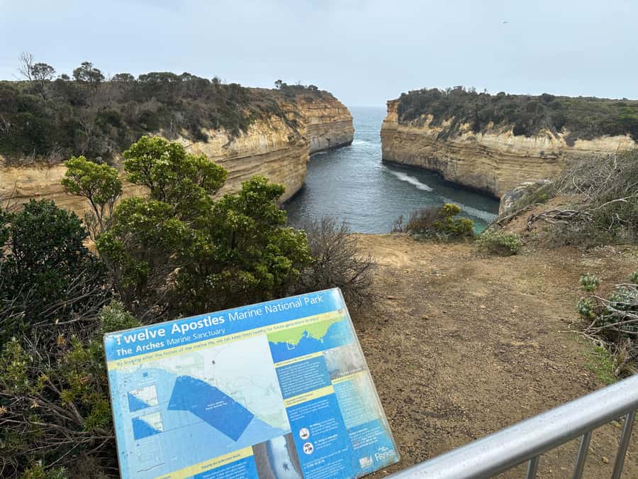 Great Ocean Road Tour PRIVATE LUXURY-FREE entry,hotel pickup - Why the Twelve Apostles are worth the long ride