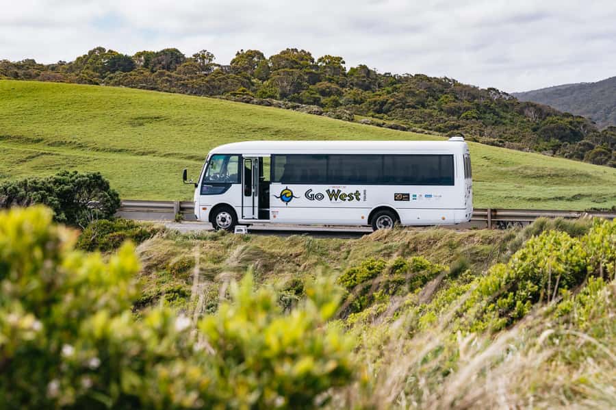 Great Ocean Road Tour w/ Deluxe Minibus & Top-Rated Guide - Memorial Arch and the famous coastal road