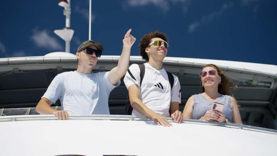 Hervey Bay: K'Gari(Fraser Is) Adventure & Sightseeing Cruise - Starting at the Hervey Bay Boat Club