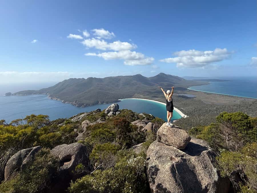 Hobart: 4 Day Wild Tasmania Tour - Wineglass Bay rewards the walk