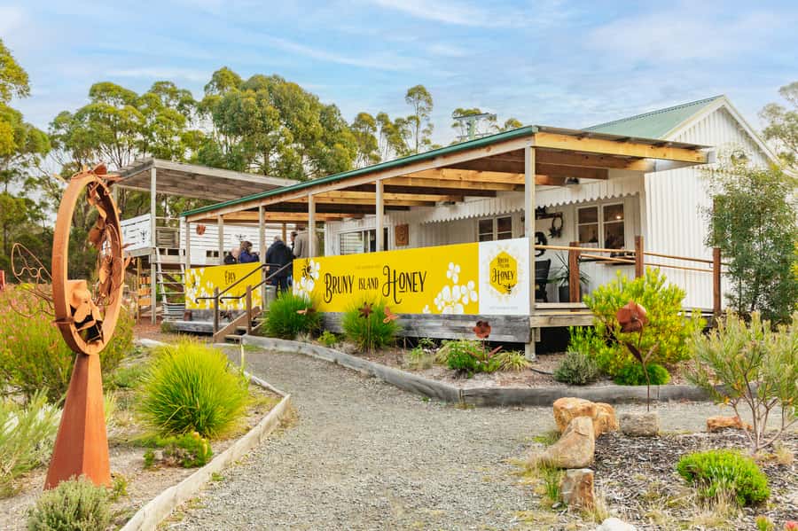 Hobart: Bruny Island Gourmet Sightseeing Day Tour - Pennicott’s beachside lunch at Adventure Bay