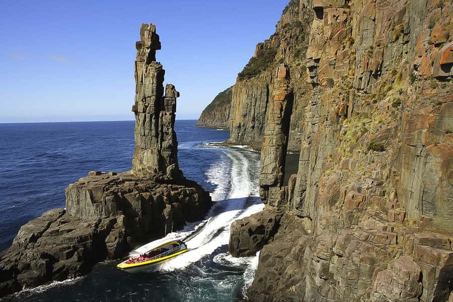 Hobart: Bruny Island Wilderness Coast Eco Cruise with Lunch - Breathing Rock, sea caves, and open water