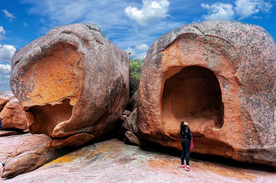 Hobart: Wineglass Bay, Freycinet Park, and Richmond Tour - Devil’s Corner for wine, seafood, and a proper meal