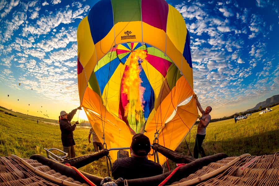 Hunter Valley: Sunrise Balloon Ride with Bubbly Breakfast - Landing, packing up, and the useful work on the ground