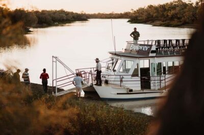 Longreach: Drover’s Sunset Cruise & Outback Dinner & Show