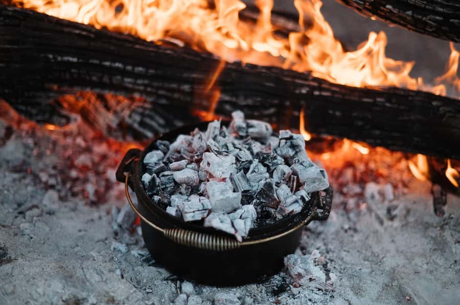 Longreach: Smithy's Outback Dinner and Show - Dinner cooked over Gidyea coals