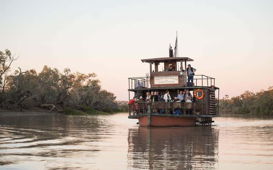 Longreach: Sunset Paddlewheeler Cruise, Show and Dinner - Why this four-hour Longreach evening works