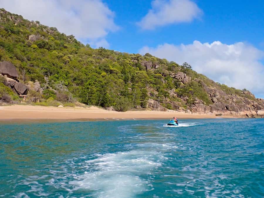 Magnetic Island: 5 Beach Bay Jet Ski Tour - Meeting at Horseshoe Bay and getting ready