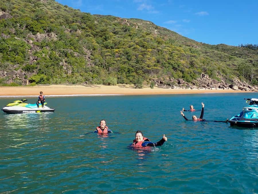 Magnetic Island: 5 Beach Bay Jet Ski Tour - What the guide adds to the ride