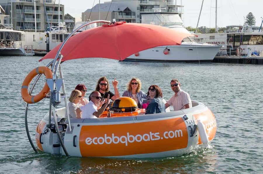 Mandurah: Self-Drive BBQ Boat Hire - Taking the captain’s seat in Mandurah