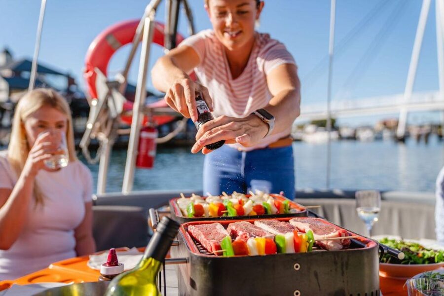 Mandurah: Self-Drive BBQ Boat Hire - The 20-minute briefing comes first