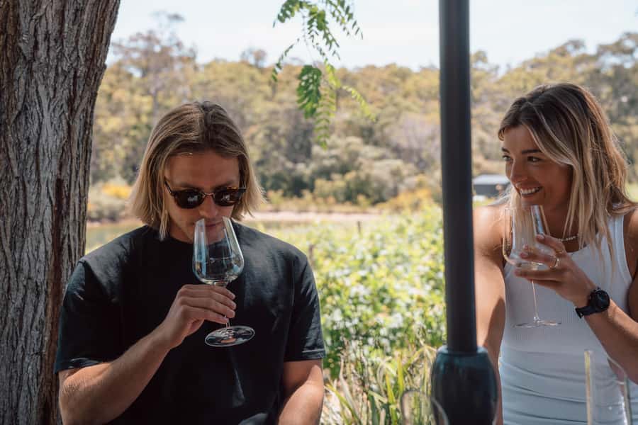 Margaret River: Boutique Wine Tour w. Blind Tasting + Lunch - Finishing with a brewery stop