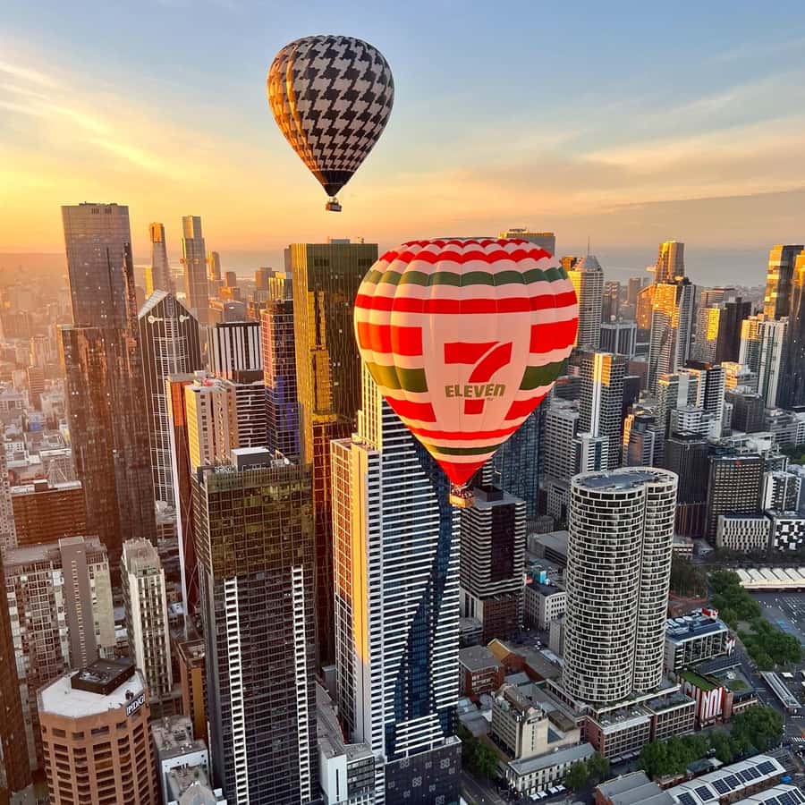 Melbourne: 1-Hour Hot Air Balloon Flight at Sunrise - A one-hour flight guided by the wind