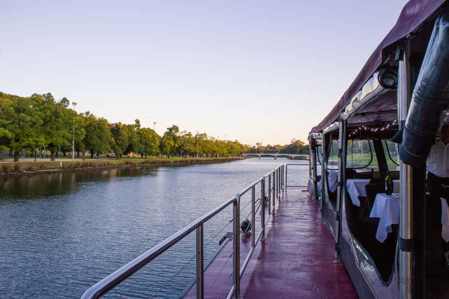 Melbourne: 4-Course Dinner Cruise with Drinks - Who should book this Melbourne dinner cruise?