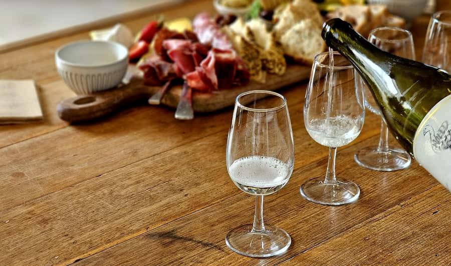 Melbourne: Boutique Phillip Island Wine, Dine & Penguin Tour - San Remo, the gateway to the island