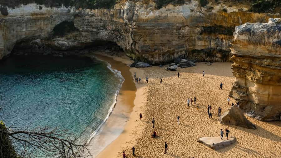 Melbourne: Great Ocean Road Extended–Top Stops&London Bridge - Lorne and Cumberland River: coastal views before the big icons
