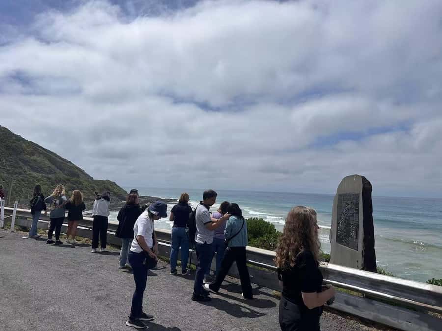 Melbourne: Great Ocean Road Max Highlights & London Bridge - London Bridge is the smart extra stop