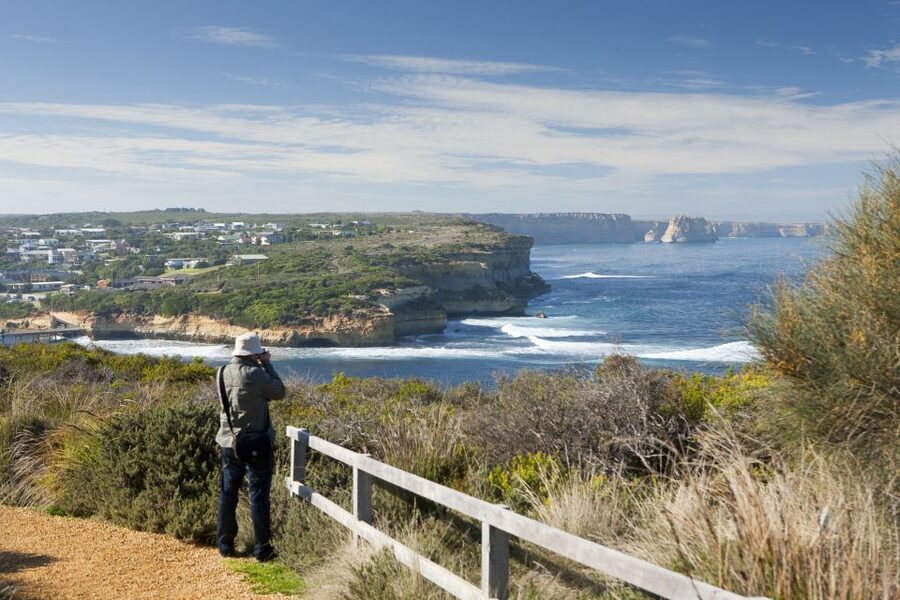 Melbourne: Great Ocean Road & Rainforest Trip - Apollo Bay is the sensible lunch break