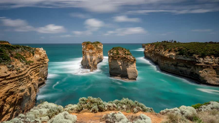 Melbourne: Great Ocean Road & Wildlife Tour for Backpackers - The Twelve Apostles are the right first major stop