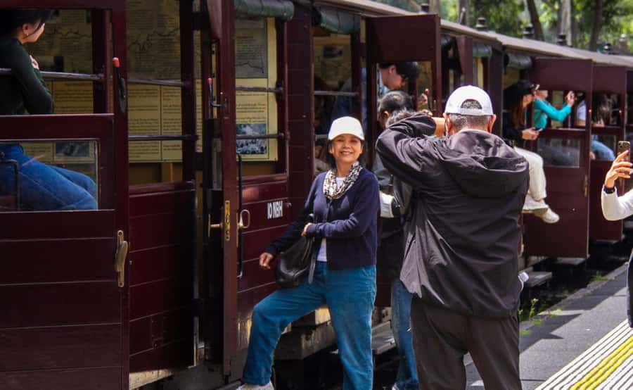 Melbourne: Half-Day Puffing Billy Steam Train Experience - Lakeside and the quiet hour at Emerald Lake Park