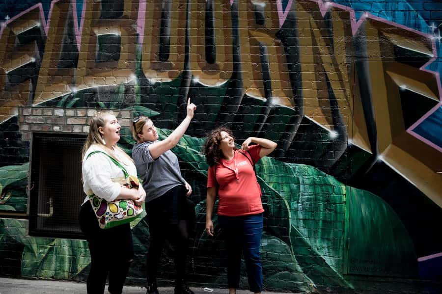 Melbourne: Private Bites & Sights Tour w/ Observation Deck - Reading the walls of Hosier Lane