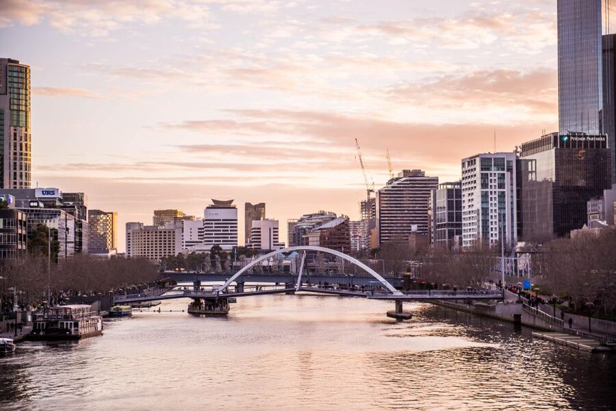 Melbourne: Spirit Of Melbourne Yarra River Lunch Cruise - Window seats, river views, and the seating gamble