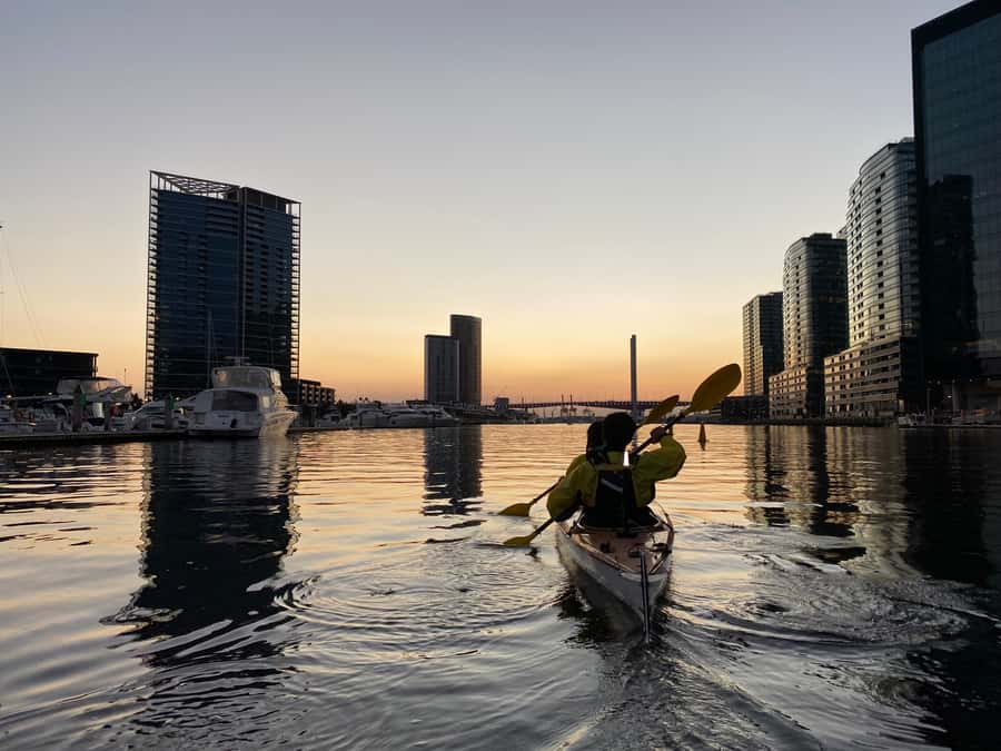 Melbourne: Sunset Kayak Tour with Dinner - Southbank, Crown Casino, and the city lights